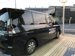 試乗車セレナ